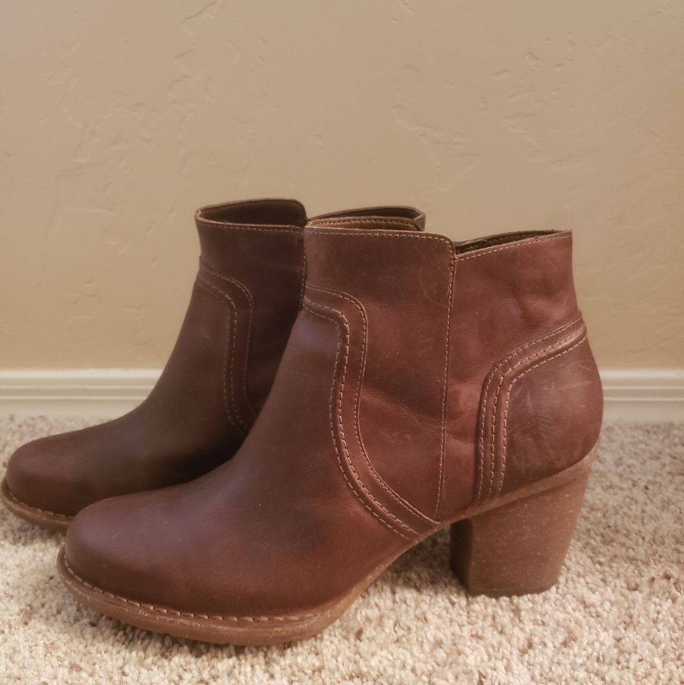 Clarks Brown Leather Ankle Boots Size 11-12